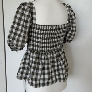 NWT Smocked, Square-Neck Preppy Gingham Puff Sleeve Top. Cotton blend. Size M.